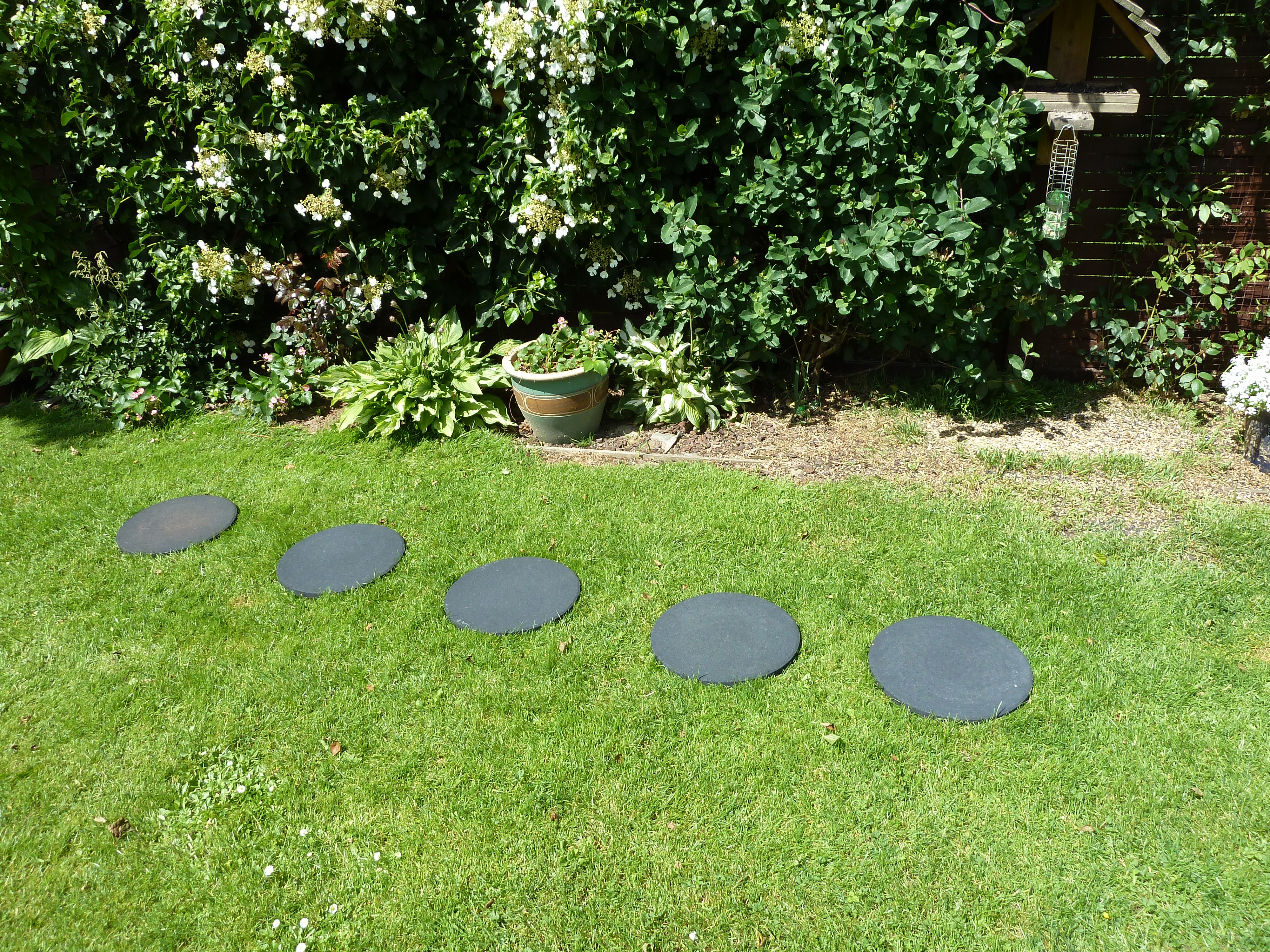 Rubber Stepping Stones Garden Path On Lawn.jpg?ts=1760016150
