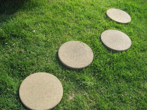 Motoric Rubber Stepping Stones On Grass Lawn.jpg?ts=1760016150